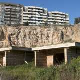 Scendendo ancora possiamo poi raggiungere gli unici due edifici del parco ancora �esistenti�...
